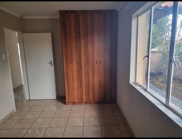 3 BEDROOM TOWNHOUSE FOR SALE IN WATERKLOOF HILL ESTATE